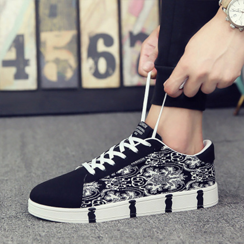 2019-es gördeszkacipő férfi tornacipő puha, légáteresztő fűzős sportcipő férfiaknak vászon lapos férfi Zapatillas Hombre 39-44 méret