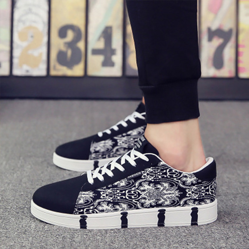 2019-es gördeszkacipő férfi tornacipő puha, légáteresztő fűzős sportcipő férfiaknak vászon lapos férfi Zapatillas Hombre 39-44 méret