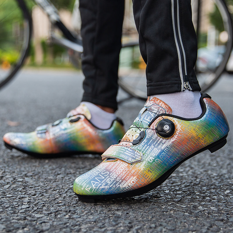 Új színes férfi kerékpáros cipők MTB szabadtéri országúti kerékpáros tornacipők férfi önzáró Cleat Mountain férfi gyorsasági kerékpáros cipők Triatlon