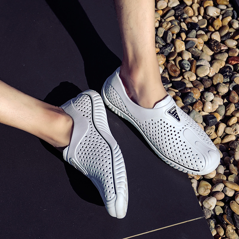 Melnas Eva Kurpes vīriešiem Vasaras Jaunas Vīriešu Sandales Flip Flops Čības Āra Apavi Hollow Ultra Light Beach Ikdienas dārza Apavi