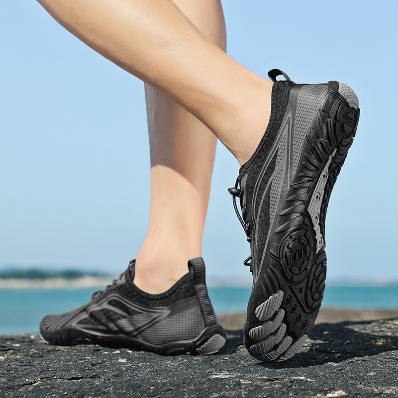 Kvėpuojantys vandens batai moterims.