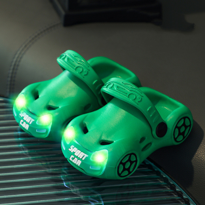 Suvised Laste EVA sandaalid Lastele Sussid Beebipoisid Tüdrukud Pehme Tald Libisemisvastane Hole Rannakingad Armsad Multifilmid Auto Helendavad Tuled