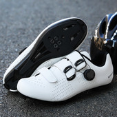 Uniszex önzáró pedálos országúti kerékpárcipő BOA csat könnyű légáteresztő triatlon lovaglás kerékpározás kerékpáros edzőcipő