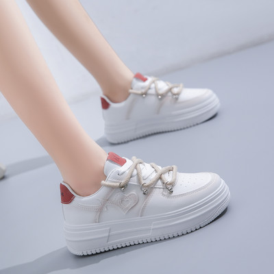 2023 A fehér nők másznak A Sneakers új platformja növeli a PU bőrt teniszcipők tornacipők női cipők