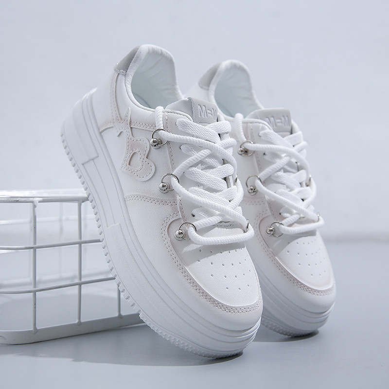 2023 A fehér nők másznak A Sneakers új platformja növeli a PU bőrt teniszcipők tornacipők női cipők