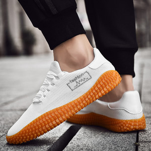 Férfi Tenisz Cipők Légáteresztő hálós tenisz Asztali Cipők Professzionális Csúszásgátló Beltéri Sportcipők Férfi Nagy Méret 39-46