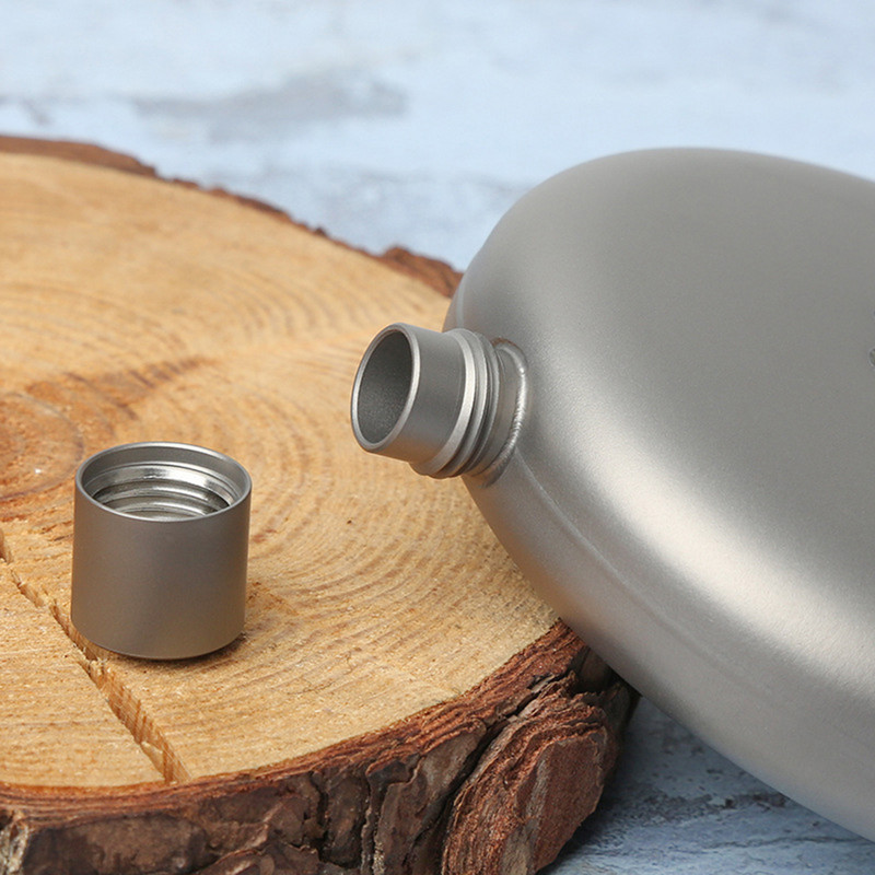170 ml Neperšlampama titano kolba alkoholio viskio vyno kolba, skirta lauko kempingams, kelionių piknikui