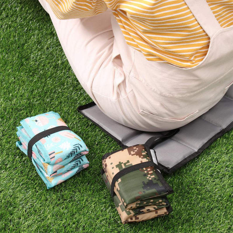 Pārnēsājams kempings Oksfordas auduma saliekamais paklājiņš āra zāle ūdensnecaurlaidīgs putu spilventiņš Videi draudzīgs gaisma, kas novērš netīrumu sēdekļa paliktni