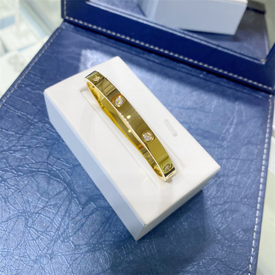 Luksusa zīmola inkrustēts cirkona nerūsējošā tērauda rokassprādze sievietēm Vīrietim Vienkārša klasiska, neizbalējoša pret alerģiju pāra rokassprādzes rotaslietas