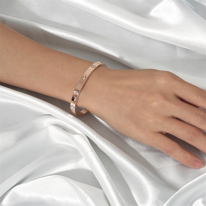 Luksusa zīmola inkrustēts cirkona nerūsējošā tērauda rokassprādze sievietēm Vīrietim Vienkārša klasiska, neizbalējoša pret alerģiju pāra rokassprādzes rotaslietas