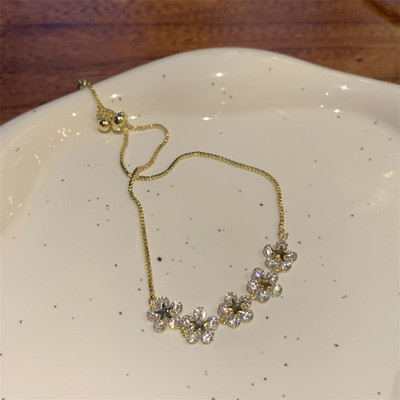 Uued luksuslikud lilledega tsirkoonist pingutusnööriga käevõrud naistele läikivast liblikast kivist reguleeritavad käevõrud peen ehe kingitus