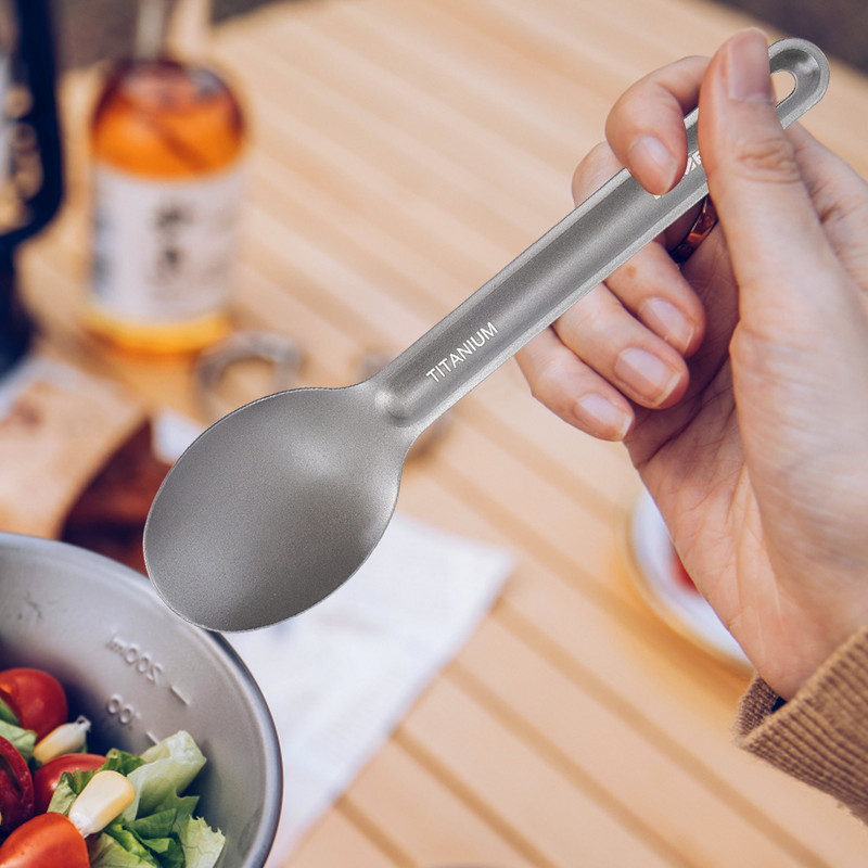 Āra sudraba galda piederumu titāna galda piederumu komplekts Titāna galda piederumu naži Dakšu karotes komplekts Viegls kempinga galda piederumu komplekts