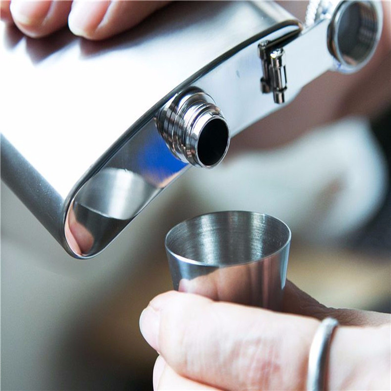 4gab/partija 30ml āra nerūsējošā tērauda kauss vīna viskijam ceļojumu krūzes Mini alkohola degvīna ūdens pudeles krūze kempings ar krūzes vāku