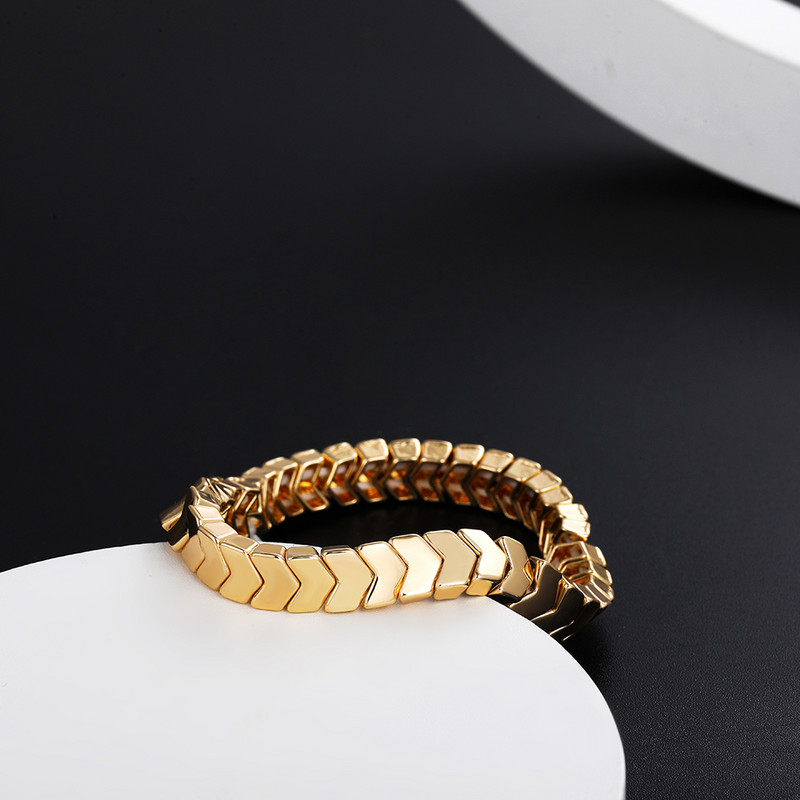 Modes sievietēm zelta krāsā ģeometriskas kvadrātveida flīžu aproces vienkāršas gludas metāla bultiņas elastīgas rokassprādzes, sakraujamas rotaslietas