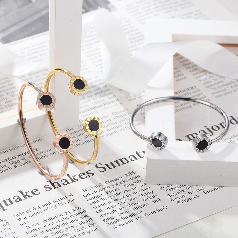 Moodne müüa naiste ehteid, rooma numbrid, must email, roostevabast terasest lahtine käevõru peokink, käevõru hulgimüük