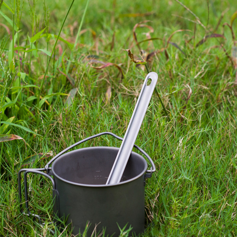 Titāna karote ar garu kātu