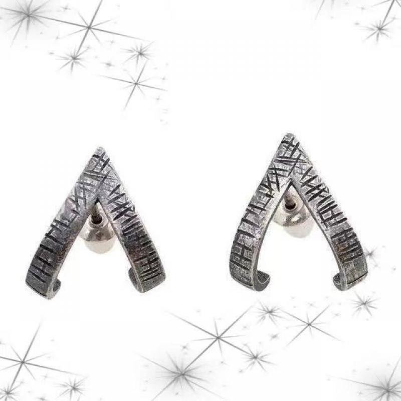 Paar Chevron meeste kõrvarõngad, vasardatud geomeetrilise kolmnurga hüpoallergeensed kõrvarõngad, minimalistlikud peened ehted