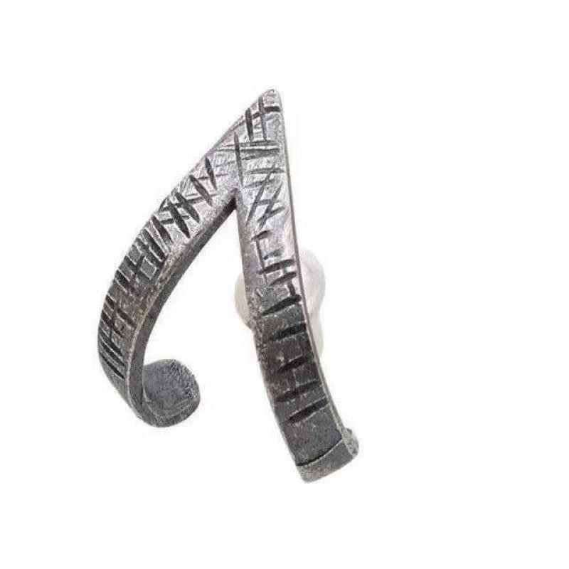 Paar Chevron meeste kõrvarõngad, vasardatud geomeetrilise kolmnurga hüpoallergeensed kõrvarõngad, minimalistlikud peened ehted