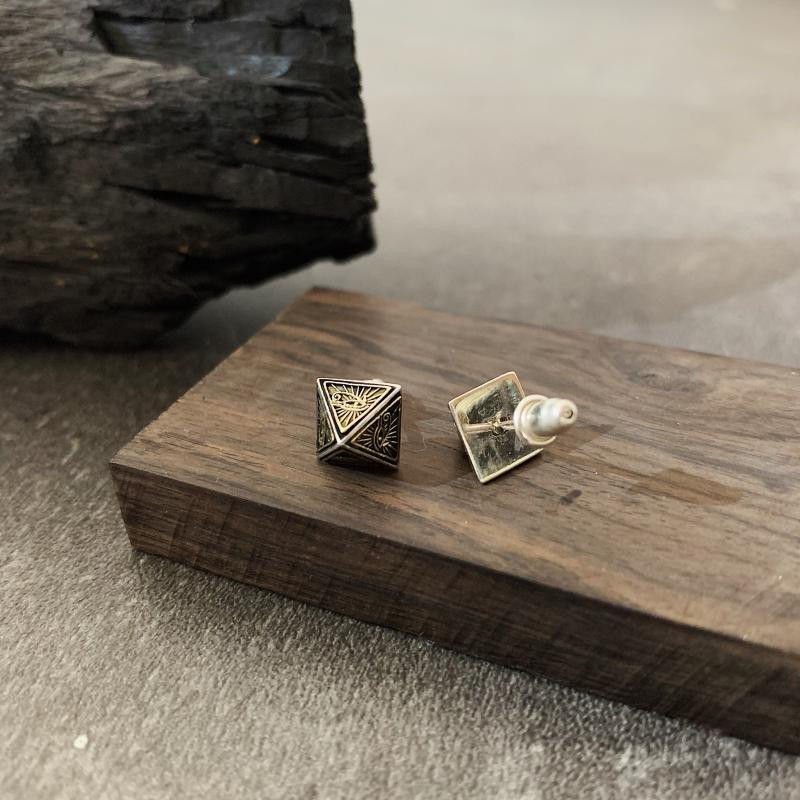 Eye of God Earnail Trimatis trikampis Senovės Egipto piramidė Horo auskarai Vyriški ir moteriški Retro punk papuošalai