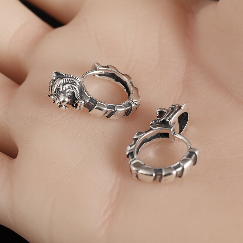 Nauji sidabruoti papuošalai Retro mados moteriški hipoalerginiai auskarai Paprasti literatūriniai tigro galvos vyriški auskarai