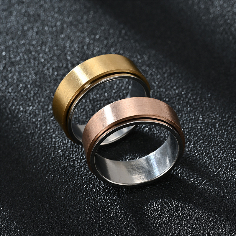 Vienkārši titāna tērauda trauksmes gredzeni vīriešiem sievietēm.