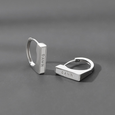 Minimalista, kiváló minőségű hipoallergén fülbevalók férfi páros divat kreatív angol hajnali ábécé fülbevaló születésnapi ajándék