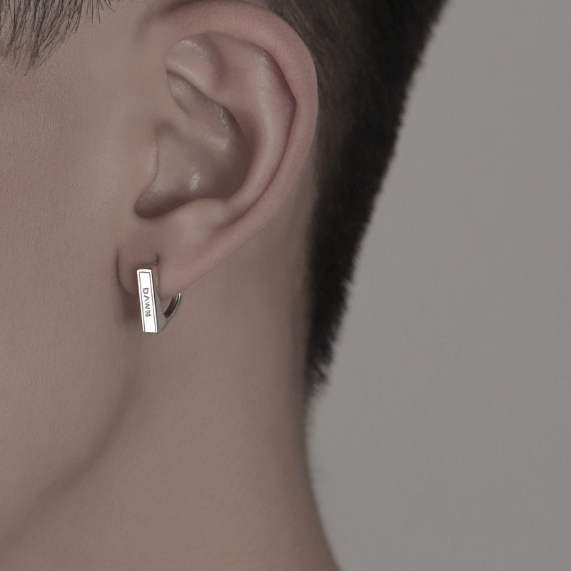 Minimalista, kiváló minőségű hipoallergén fülbevalók férfi páros divat kreatív angol hajnali ábécé fülbevaló születésnapi ajándék