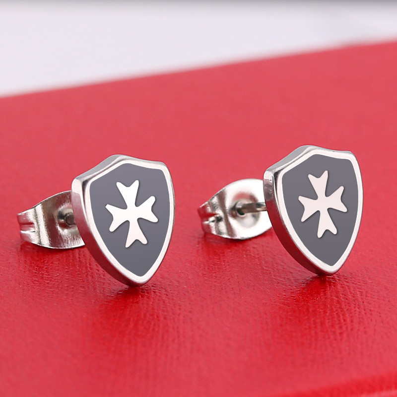 Vintage Titanium Cross Shield Stud Stud Auskari Vīriešiem Nerūsējošā tērauda eļļas pilināmā Mes` Auskari Punk Gothic Juvelierizstrādājumu aksesuāri Dāvana