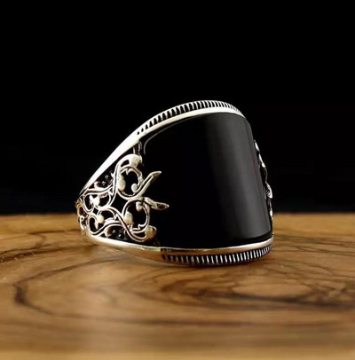 Milānas meitenes cirkona inkrustācijas melni krusta apmales gredzeni vīriešiem sarkani violeti kristāla vairumtirdzniecības juvelierizstrādājumu gadadiena