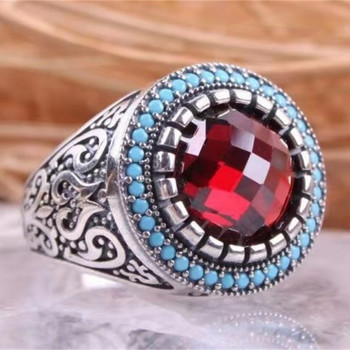 Νέο Ένθετο τυρκουάζ ανδρικό δαχτυλίδι πολυτελείας Προσωπικότητα Ρετρό Δαχτυλίδι με ρουμπίνι για να παρευρεθείτε στο πάρτι του συμποσίου Μόδα κοσμήματα