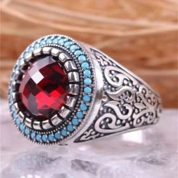 Нов мъжки луксозен пръстен с инкрустиран тюркоазен личен ретро личен рубинен пръстен за присъствие на банкетно парти Модни бижута