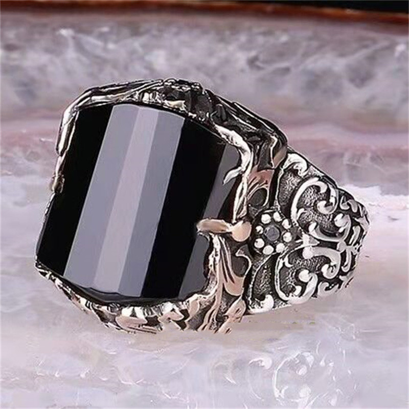 Vara materiāls, inkrustēts melns dārgakmens vīriešu gredzens Eiropas un Amerikas vienkārša reljefa mode, lai apmeklētu banketu Augstas rotaslietas