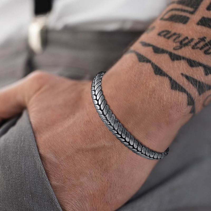 Meeste käevõru, vanad oksüdeeritud hallid punutud manseti käevõrud, roostevabast terasest tööstuslikus stiilis käevõru, vanaaegsed ehted