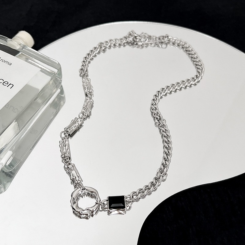 Vieglas greznas titāna tērauda ķēdes Kpop neregulāra melna kvadrāta kristāla kaklarota vīriešiem panku stila vīriešu ielas apģērba rotaslietas dāvana