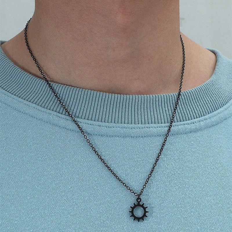 Colier negru din oțel inoxidabil placat Hollow Sun Totem Colier pendant pentru femei bărbați farmec pentru petrecere de aniversare bijuterii de modă