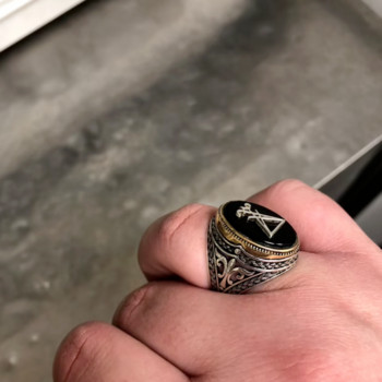 Винтидж двуцветен ръчно изработен турски мъжки пръстен Творчески модел на дърворезба, инкрустиран с черен циркон Пънк пръстени Модерни бижута за 2021 г.