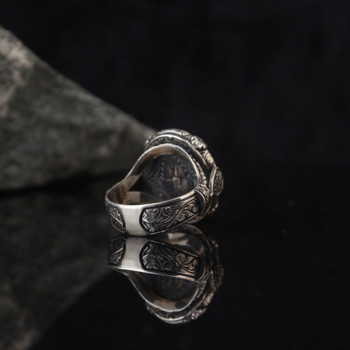 Винтидж сребърен цвят Ръчно изработен модел за гравиране Мъжки пръстен Метален инкрустиран черен циркон Готически пънк пръстен 2021 Модерни бижута