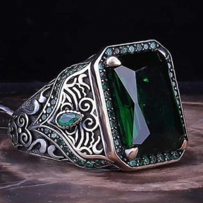 Retro käsitsi valmistatud nikerdatud punk-sõrmused meestele Trendikas hõbedavärvi metallist ruudukujulised inkrusteeritud rohelised tsirkoonist sõrmused ehted