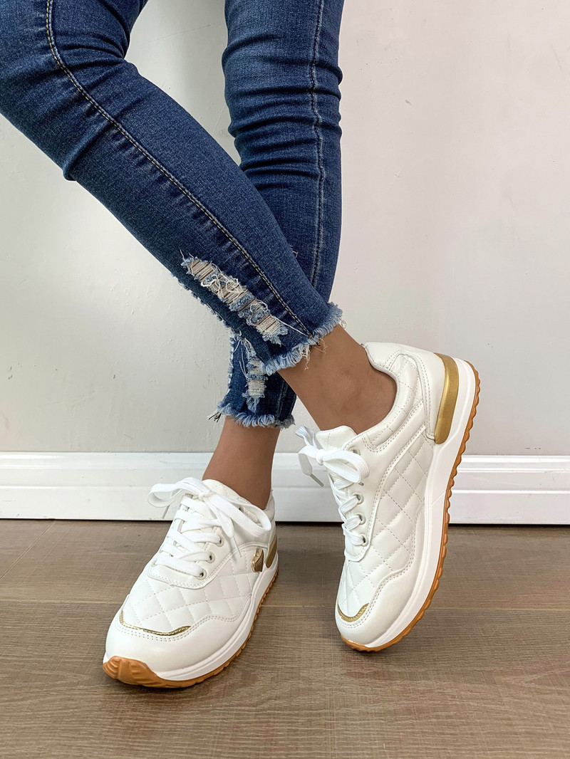 Naiste tossud Luksusliku disainiga needid kootud hingavast võrgust vulkaniseeritud jalanõud vabaajakõnnid, lamedad nahast kevadised, populaarsed jalanõud