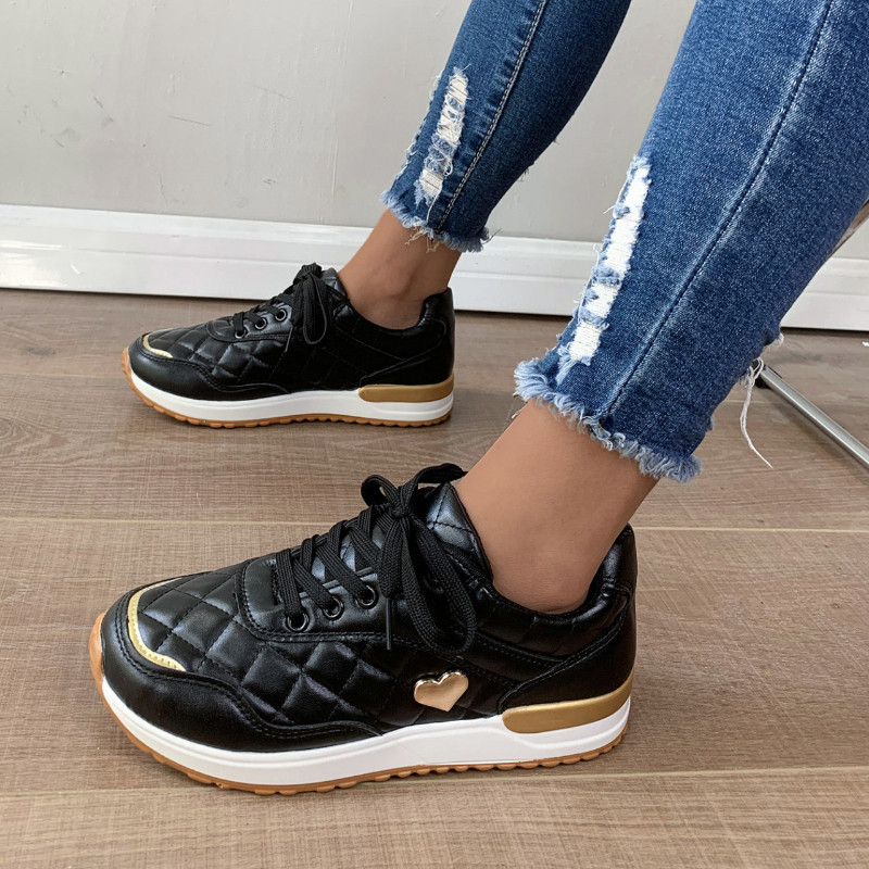 Naiste tossud Luksusliku disainiga needid kootud hingavast võrgust vulkaniseeritud jalanõud vabaajakõnnid, lamedad nahast kevadised, populaarsed jalanõud