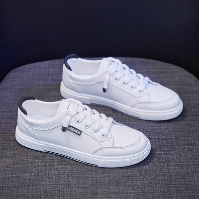 2022. aasta valged kingad naiste moed tasapinnalised jooksujalatsid Slip On Flats Loafers naiste platvorm valged vabaaja tossud naiste spordijalatsid