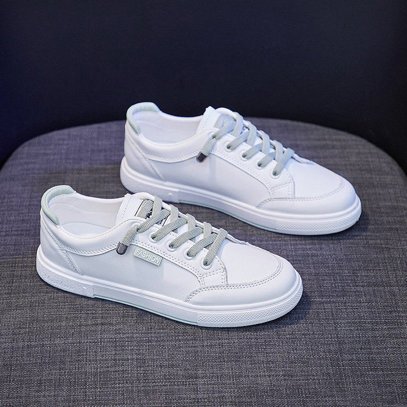 2022. aasta valged kingad naiste moed tasapinnalised jooksujalatsid Slip On Flats Loafers naiste platvorm valged vabaaja tossud naiste spordijalatsid