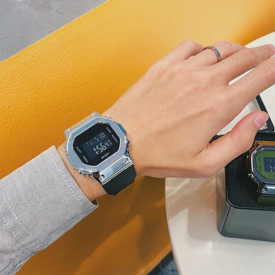 Sport digitaalne ümmargune käekell roostevabast sihverplaadist vabaaja multifunktsionaalne väliskell, kummist rihmaga moodne meeste käekell