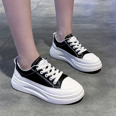 Moteriški sportbačiai, 2023 m. Nauji pavasario vasaros mados kvėpuojantys vulkanizuoti batai Odiniai platforminiai batai, balti suvarstomi laisvalaikio batai