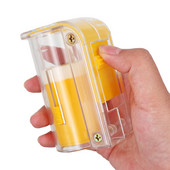 1 vnt. Bičių karalienės ženklinimo gaudyklė, plastikinis rankinis žymeklio buteliukas stūmoklis, pliušinis bitininko įrankis, sodo bičių įrankiai