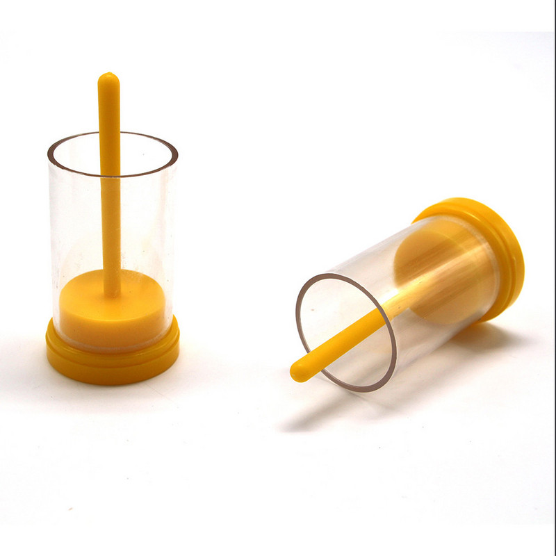 1 vnt bičių karalienės žymeklis plastikinių butelių butelių dėžutė Naudinga ūkis su stūmokliu nešiojama įranga Žymėjimo narvelis geltona bitininkystė