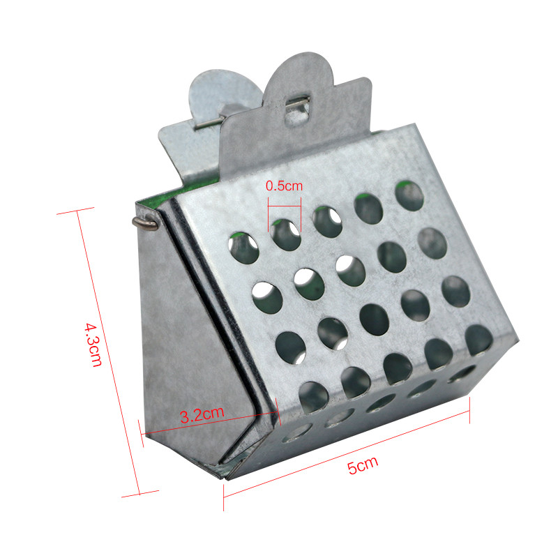 1 vnt. bičių karalienės gaudyklės segtukas, plieninis narvas, bitininkystės įrangos įrankis, bitininko įrangos izoliavimo kambarys