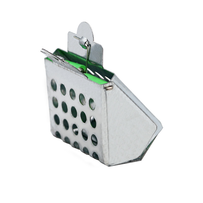 1 vnt. bičių karalienės gaudyklės segtukas, plieninis narvas, bitininkystės įrangos įrankis, bitininko įrangos izoliavimo kambarys