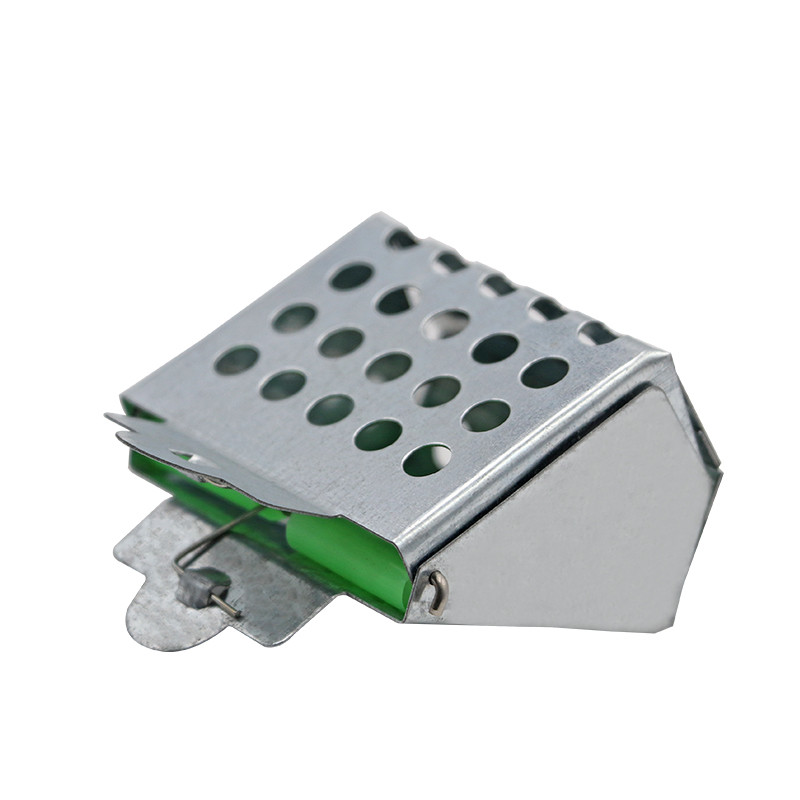 1 vnt. bičių karalienės gaudyklės segtukas, plieninis narvas, bitininkystės įrangos įrankis, bitininko įrangos izoliavimo kambarys