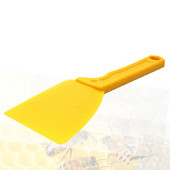 1 vnt. medaus grandiklis, plastikinis dangtelio atplėšimo kastuvas, mentele išėmęs kibirą ir kibirą valytojas bitininkystės įrankių reikmenys